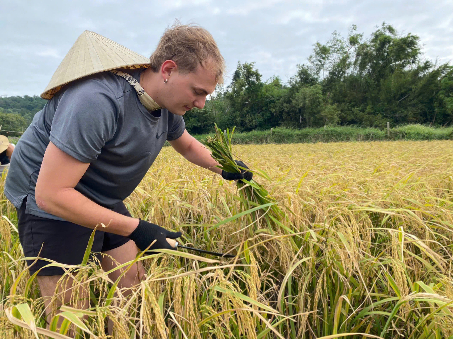 khách pháp trải nghiệm cô tô