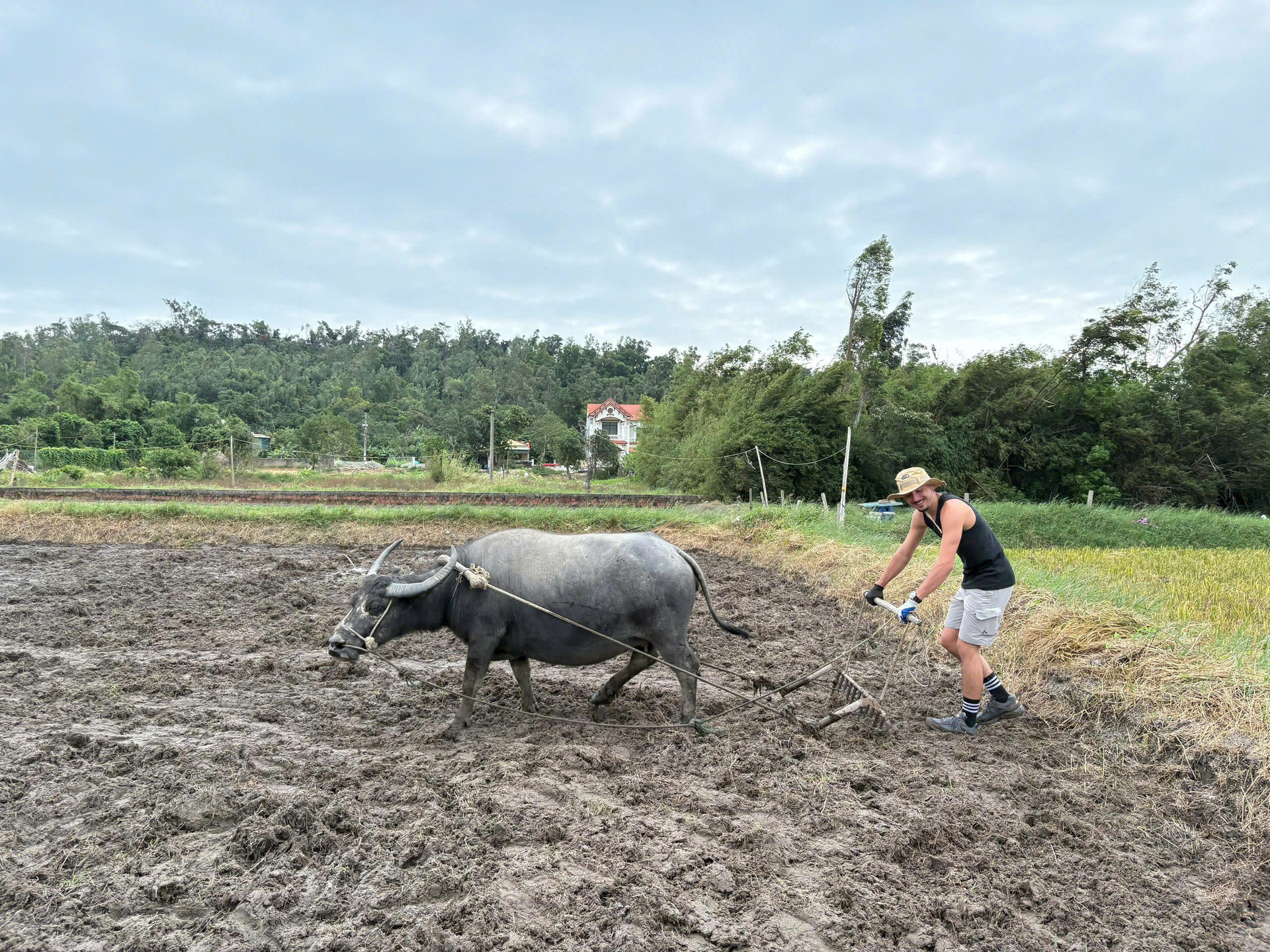 khách pháp trải nghiệm cô tô
