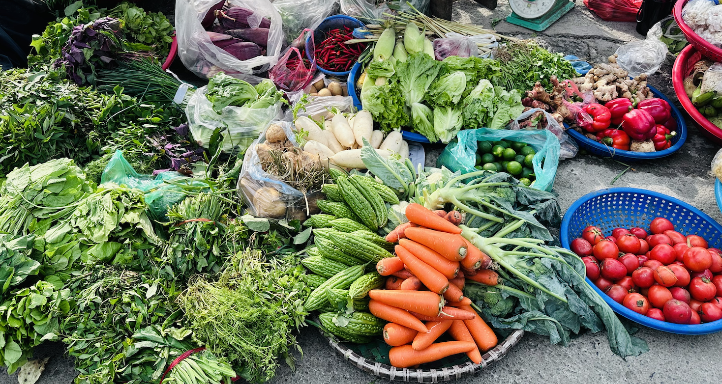 Hanoi markets see vegetable prices triple, buyers struggle to adjust