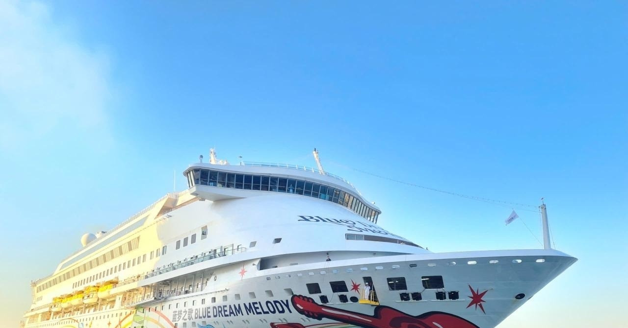 Nearly 2,000 Chinese tourists arrive on cruise at Ha Long