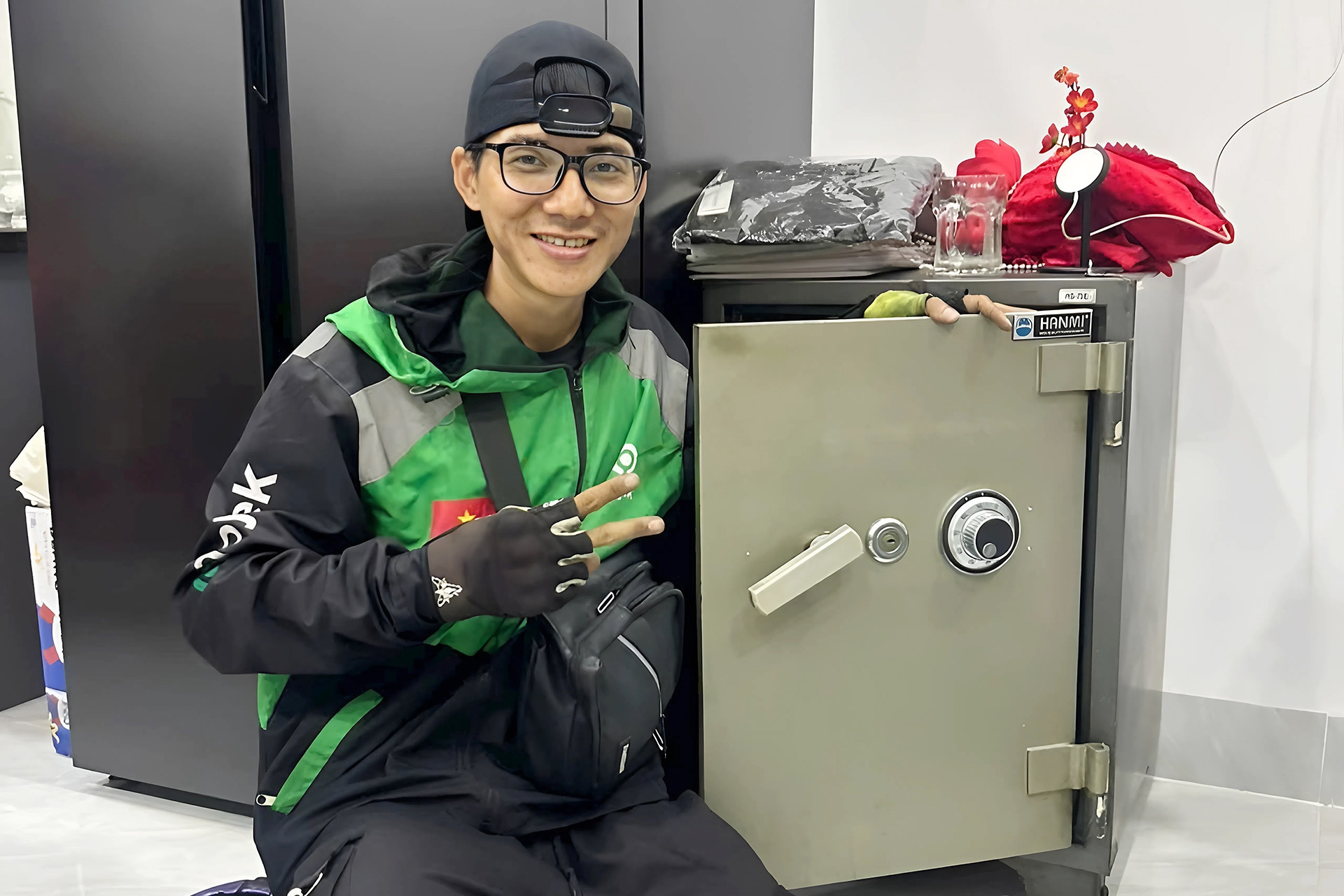 Odd jobs: locksmith who ‘listens’ with his fingertips follows 3 principles