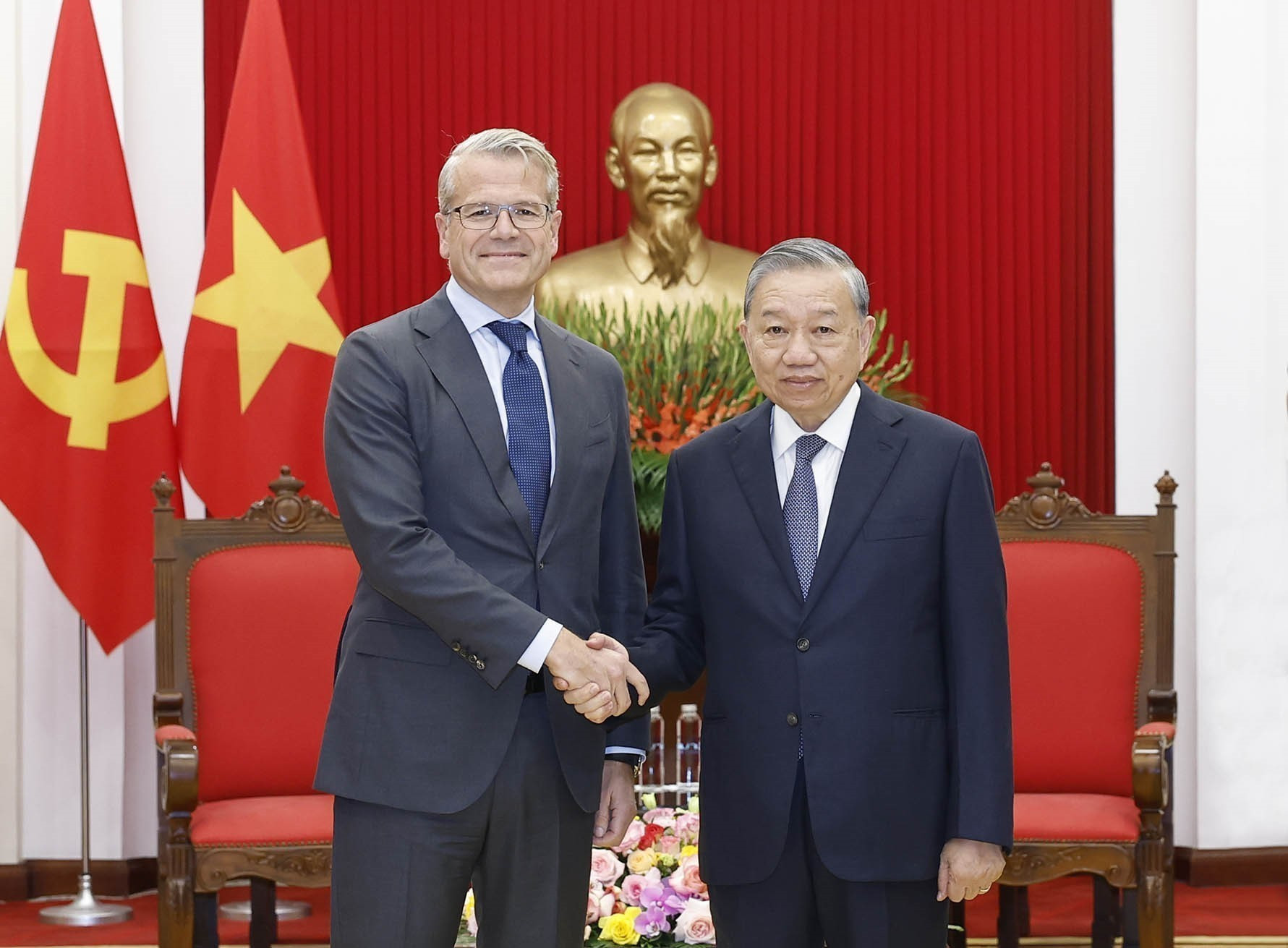 vnapotaltongbithutolamtieptapdoanapmollermaerskdanmach8416118 17634569581761715959562.jpg