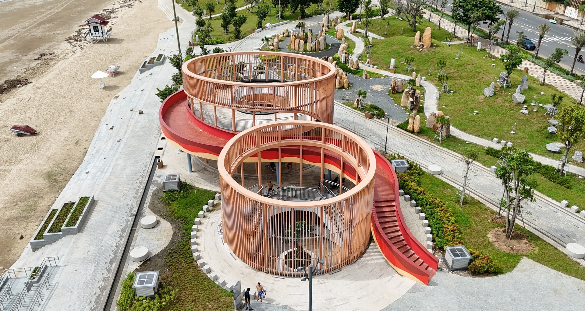 Modern beach service stations wow visitors in Vung Tau