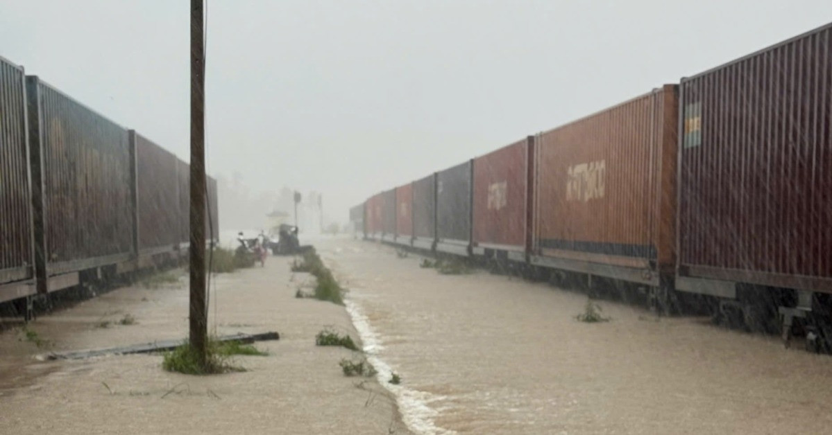 Severe floods halt multiple trains in south-central Vietnam