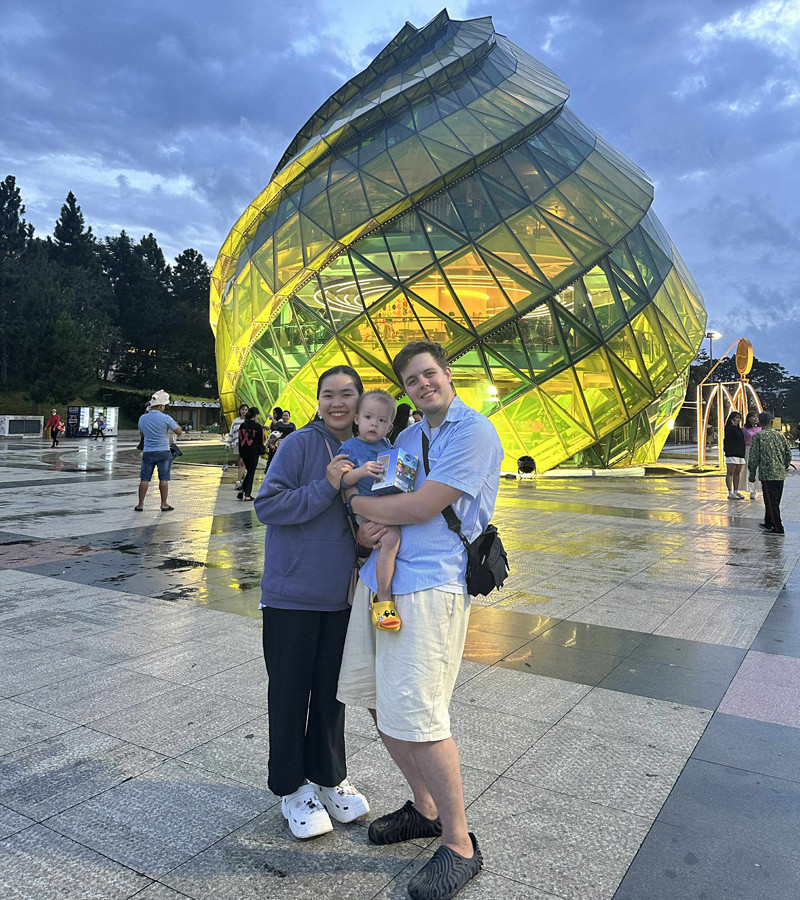 Abandoned American guy adopted by Vietnamese woman, loved like her own son