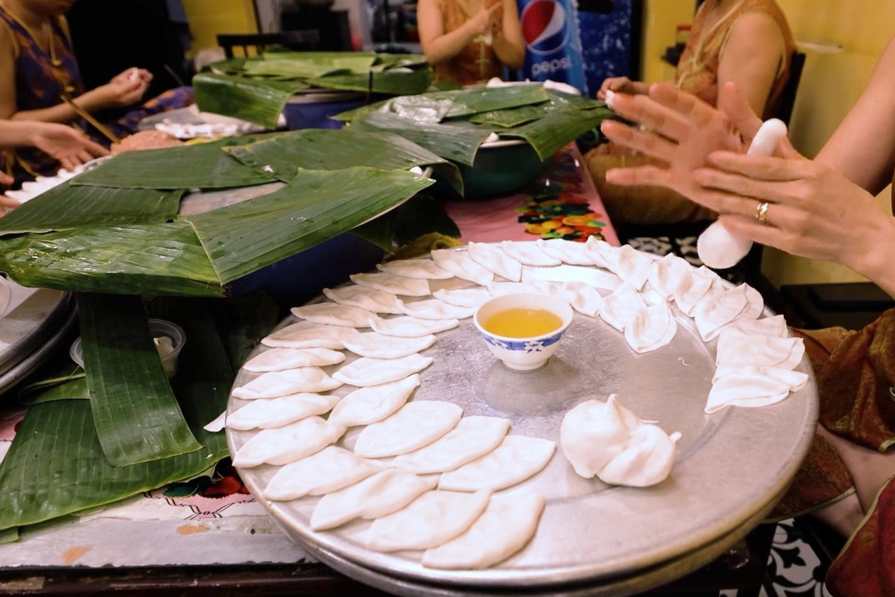 bánh bông hồng trắng đặc sản hội an