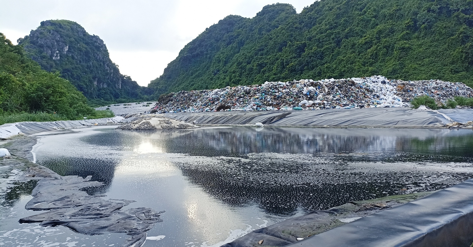 Ninh Binh’s largest landfill overwhelmed, triggers environmental probe