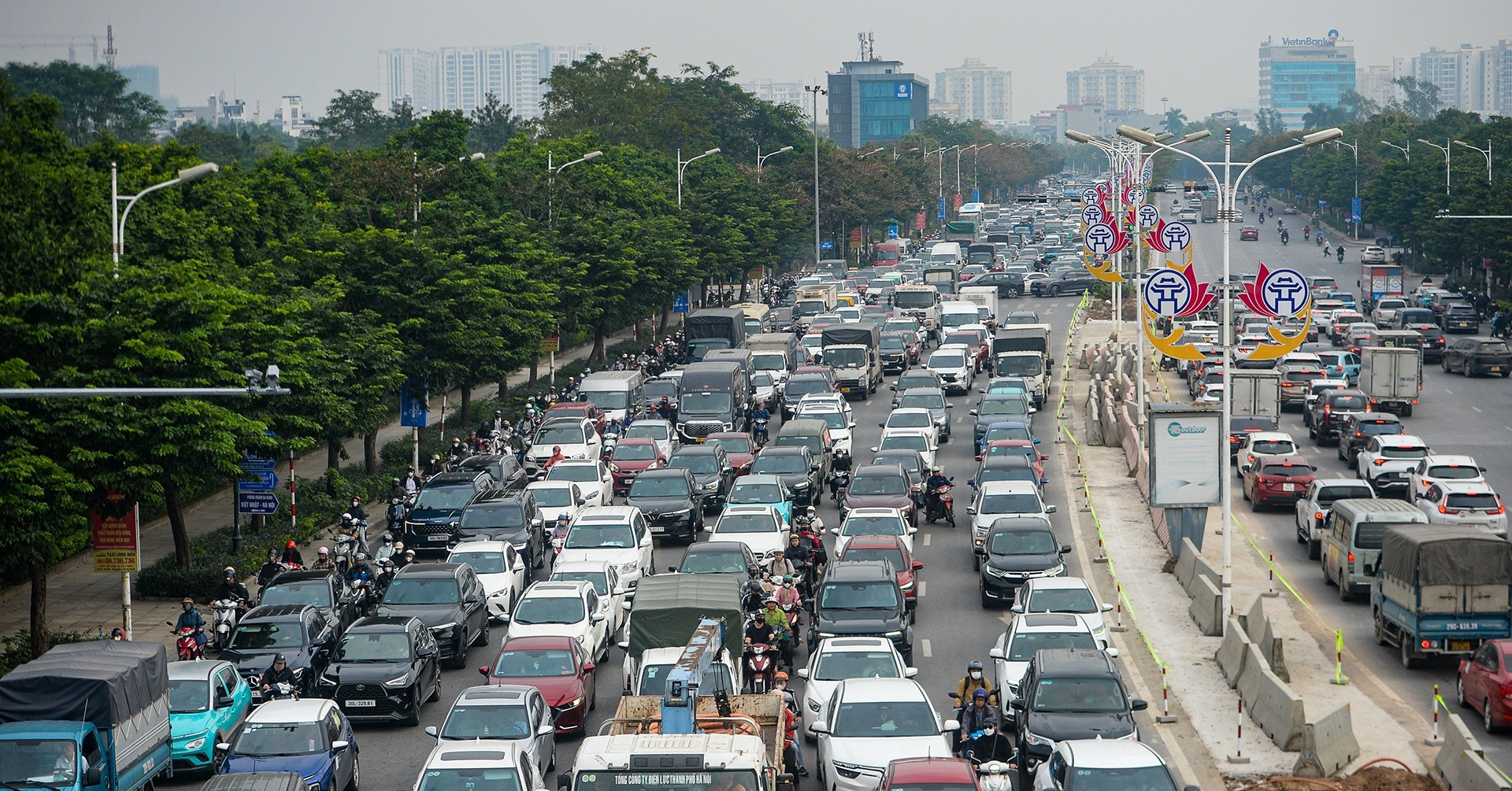 Hanoi, HCMC called to support green transport shift for tech-based shippers