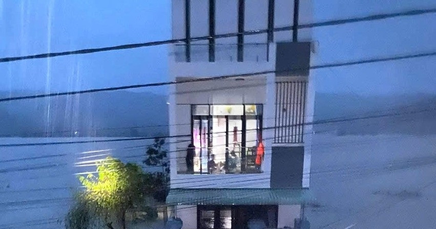 Trapped on rooftops, families plead for help on Facebook amid sudden floods