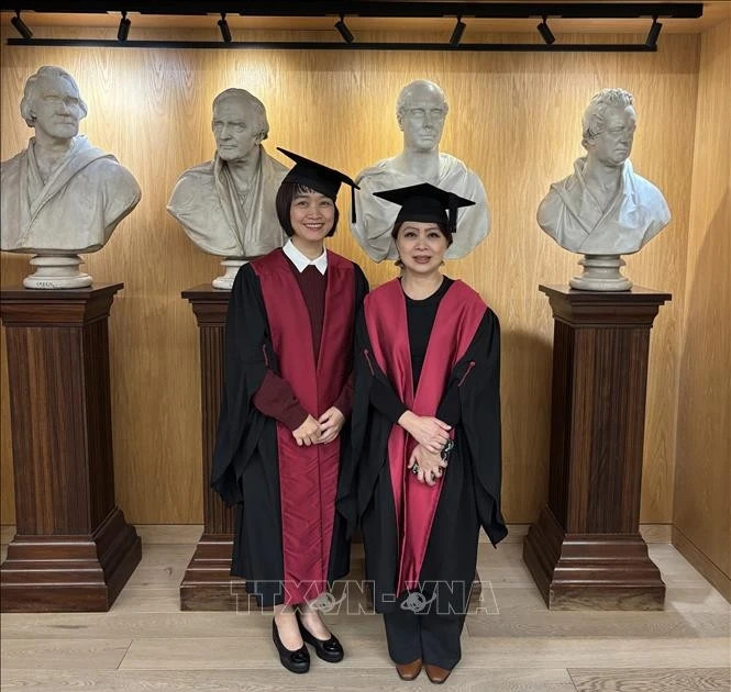 Vietnamese surgeons honoured with prestigious Royal College Fellowship