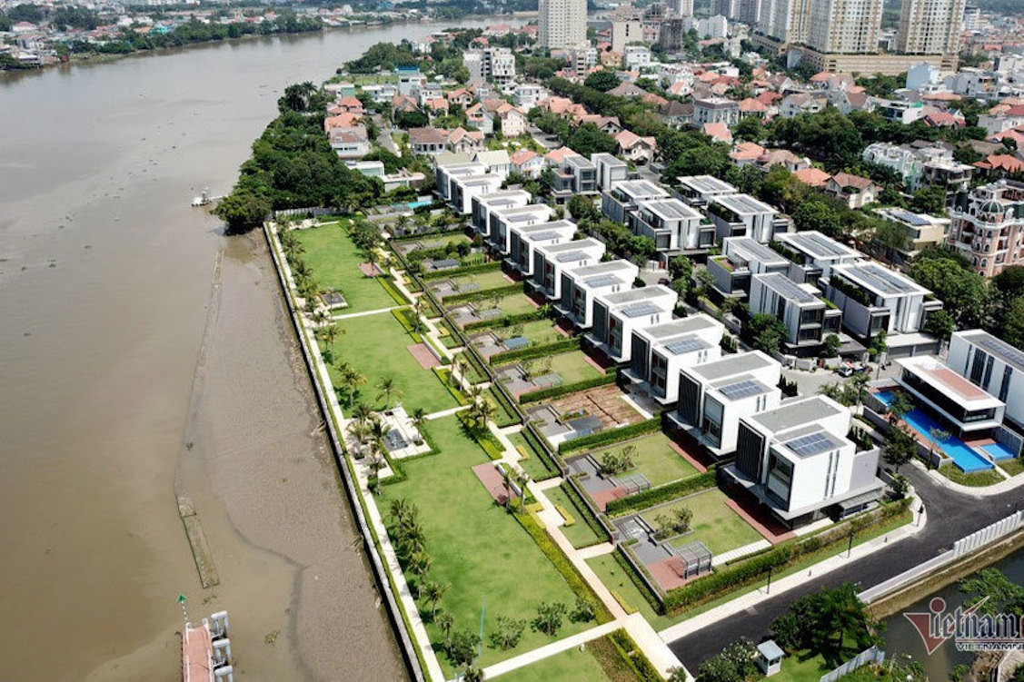 Apartments in 'rich neighborhood' super-expensive despite flooding after rains