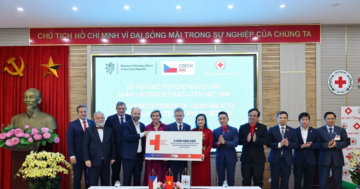 Czech Republic donates 142,800 USD for Vietnam's flood recovery
