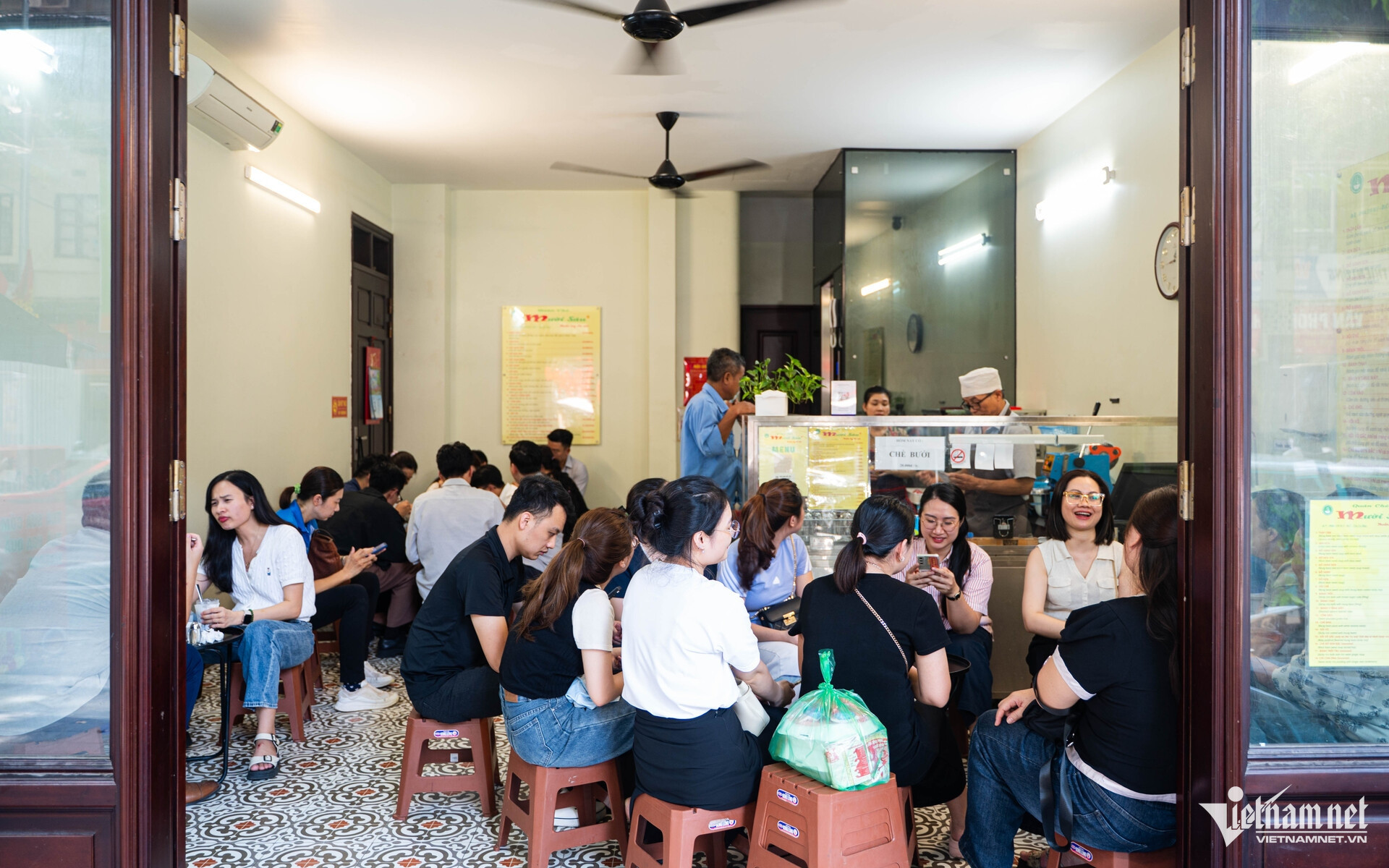 W-quán chè mười sáu hà nội.jpg