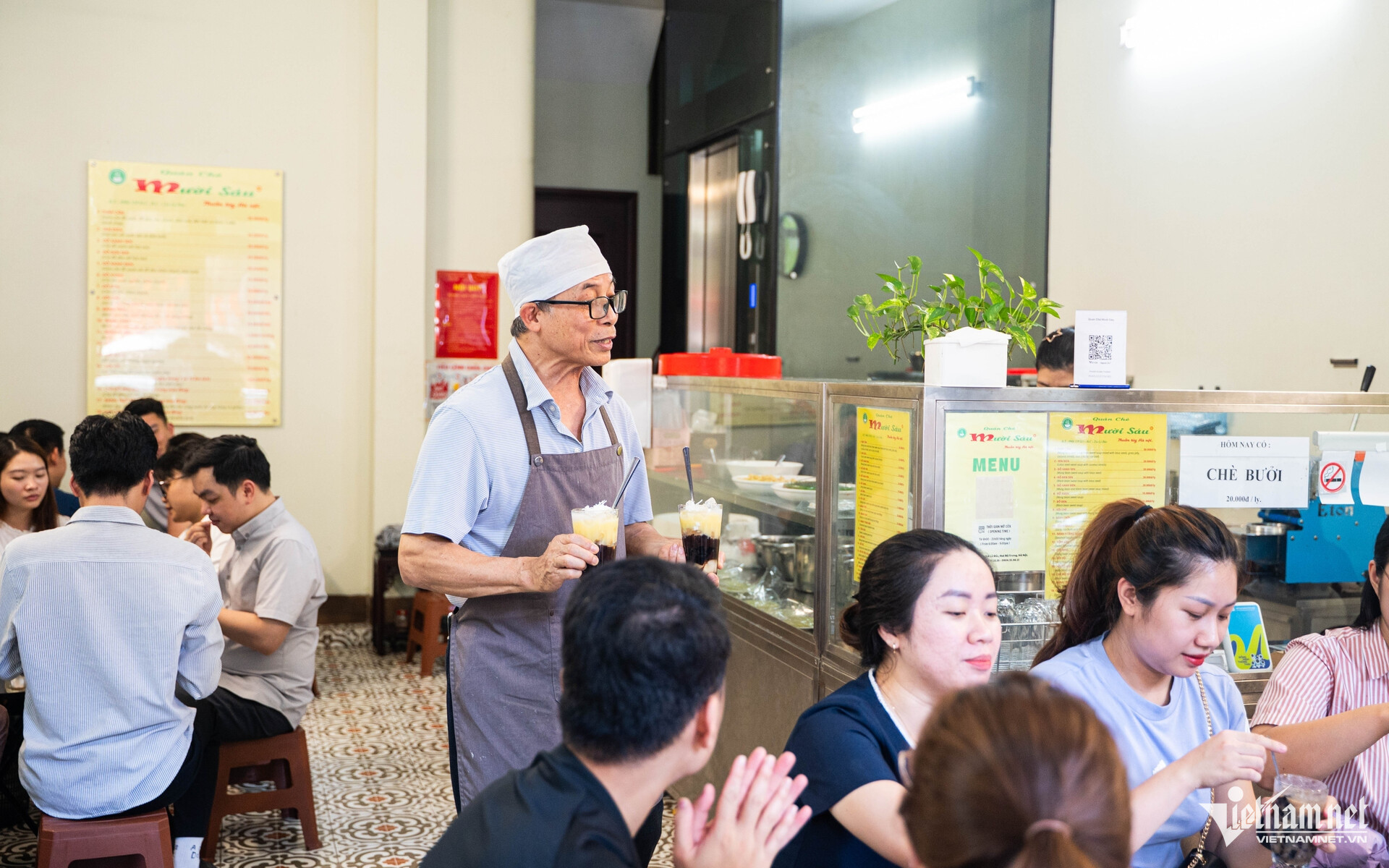 W-quán chè mười sáu hà nội.jpg