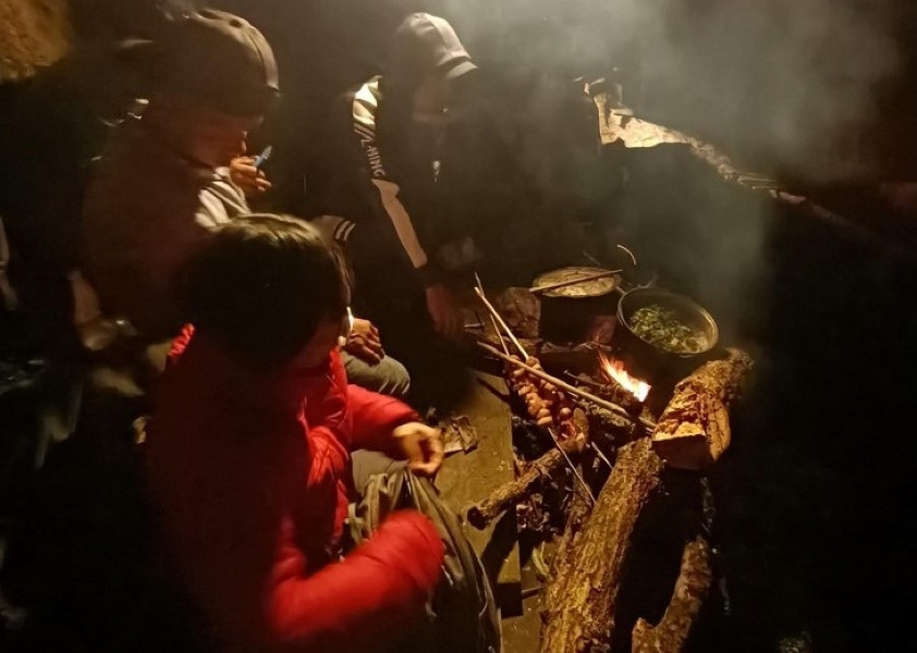 a4Khám phá gần 2km đường rừng .jpg