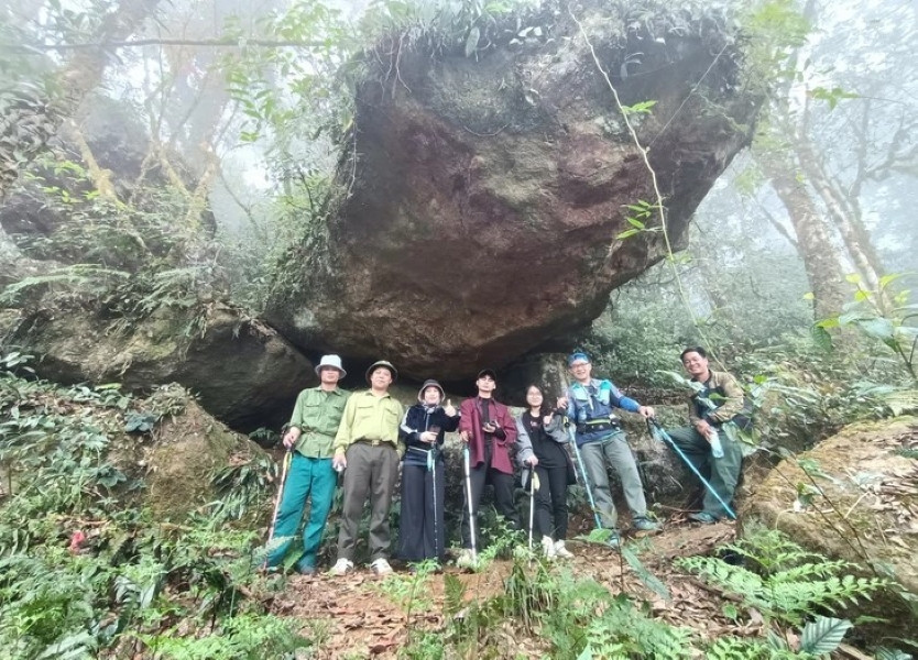 a3Khám phá gần 2km đường rừng.jpg