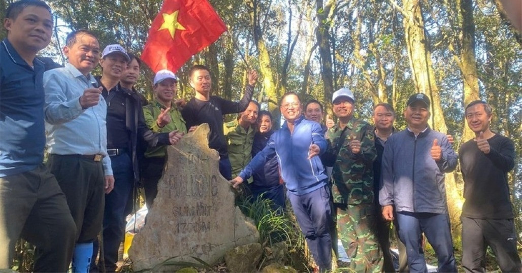 Trekking nearly 2km of rugged forest to conquer Pu Luong peak