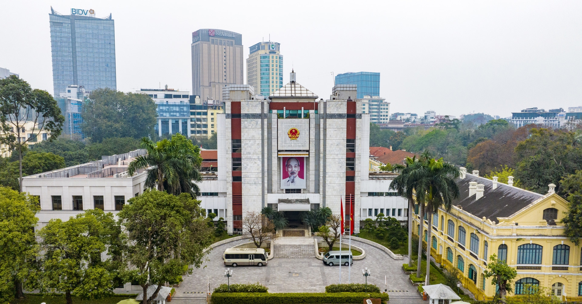 Hanoi to have up to 5 vice chairpersons, HCMC capped at 8 under new decree