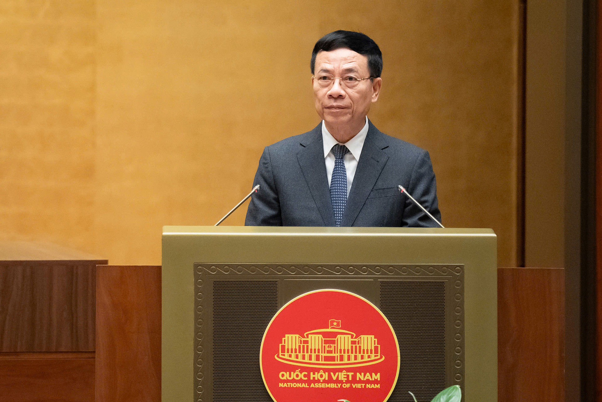 nguyễn mạnh hùng