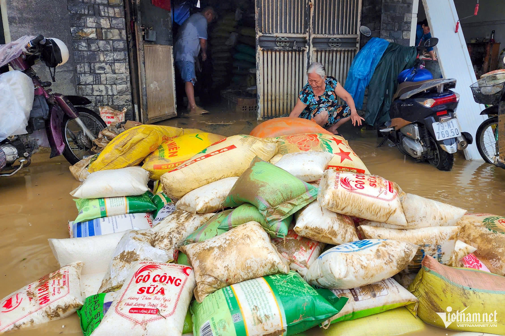 flood in nha trang13.jpg