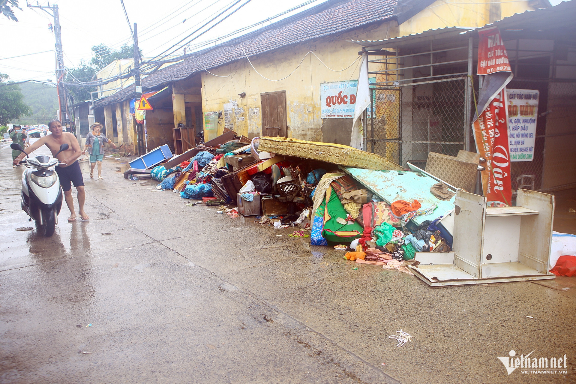 flood in nha trang8.jpg