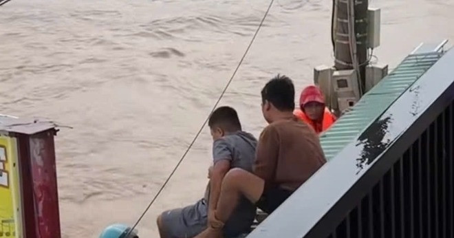 VietNamNet calls for relief donations for flood-stricken South Central Vietnam