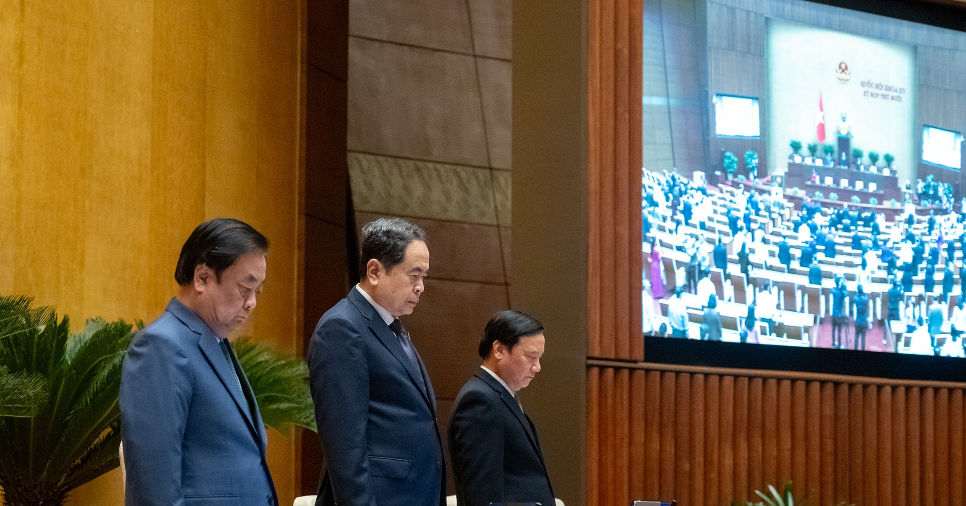 Vietnam’s National Assembly honors flood victims with moment of silence