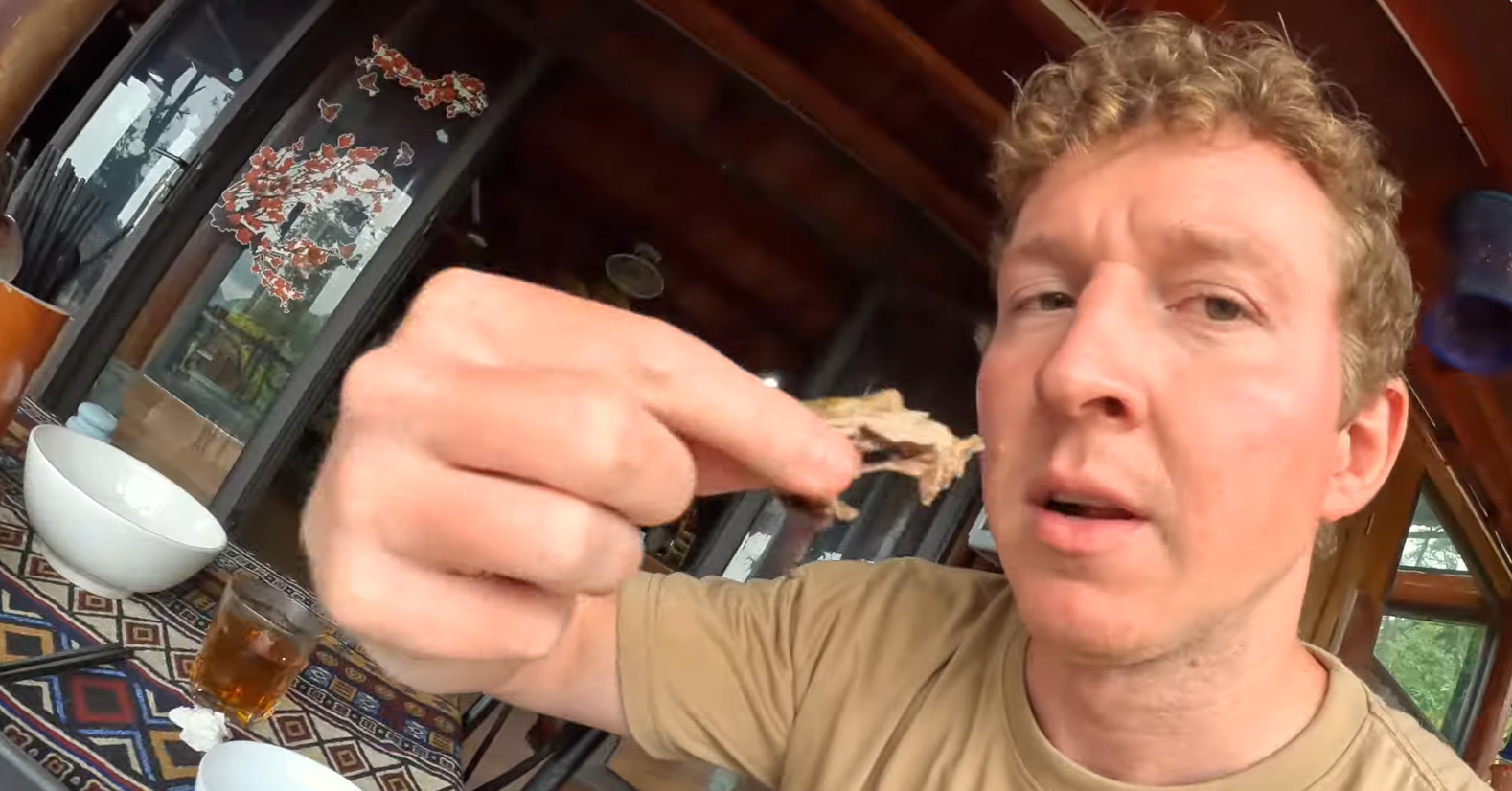 American tourist tries duck delicacy and ‘weird but tasty’ treats in Thanh Hoa