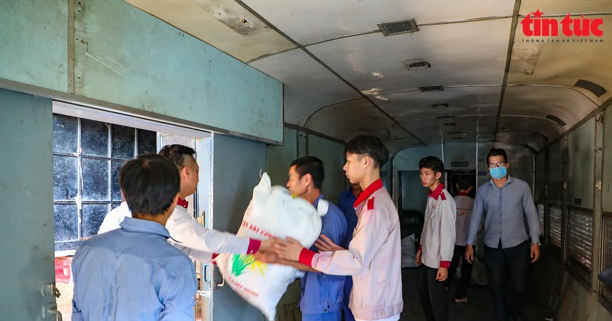 Over 15,000 relief packages transported to south-central region by rail