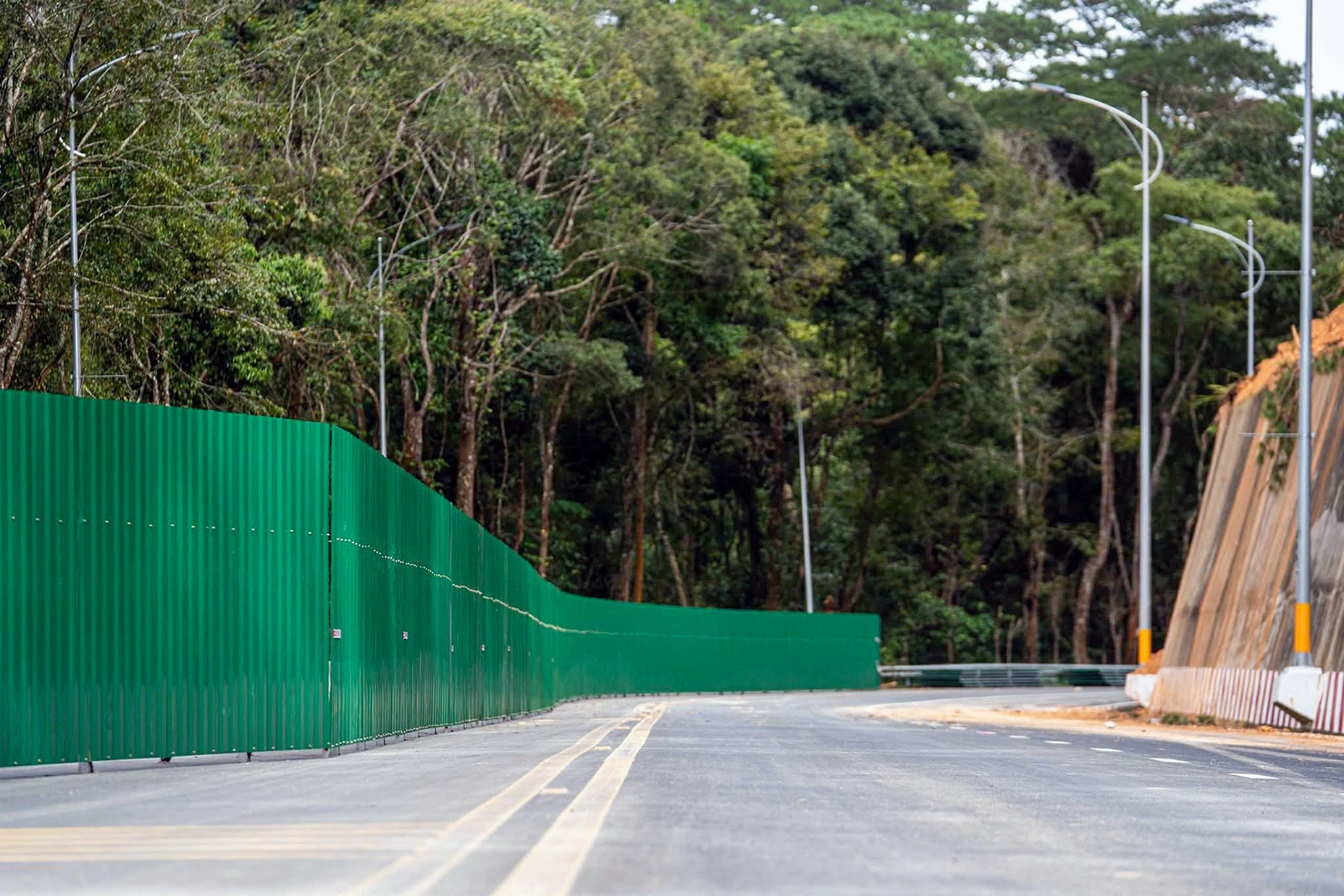 Prenn Pass reopens to traffic, but trucks still banned