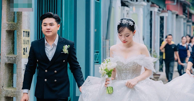 A love story across 10 meters: Hanoi neighbors tie the knot
