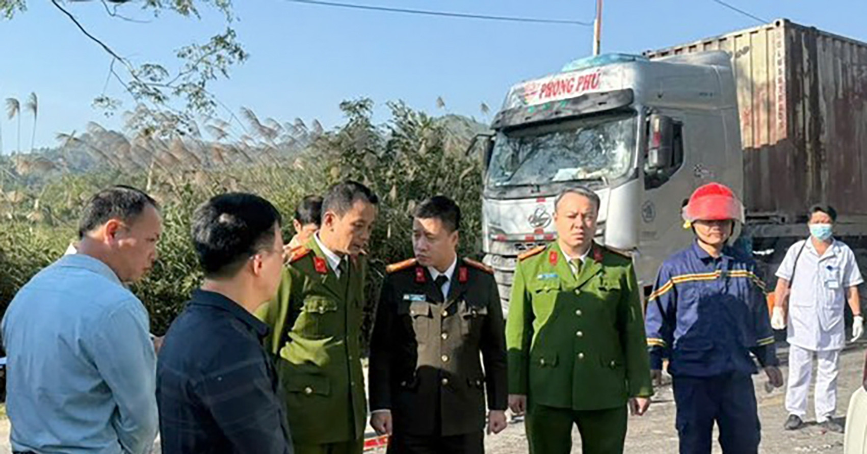 Driver detained after fatal crash in Lang Son kills four