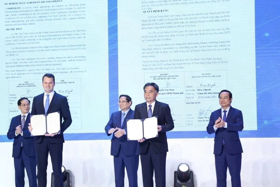 HCM City, WEF issue joint statement to boost smart manufacturing