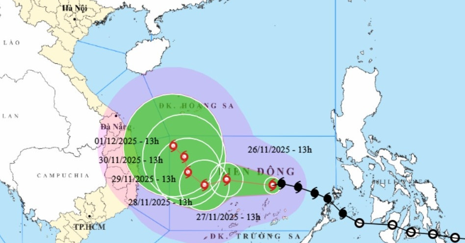 Typhoon Koto slows down, could linger over East Sea for nearly 6 days