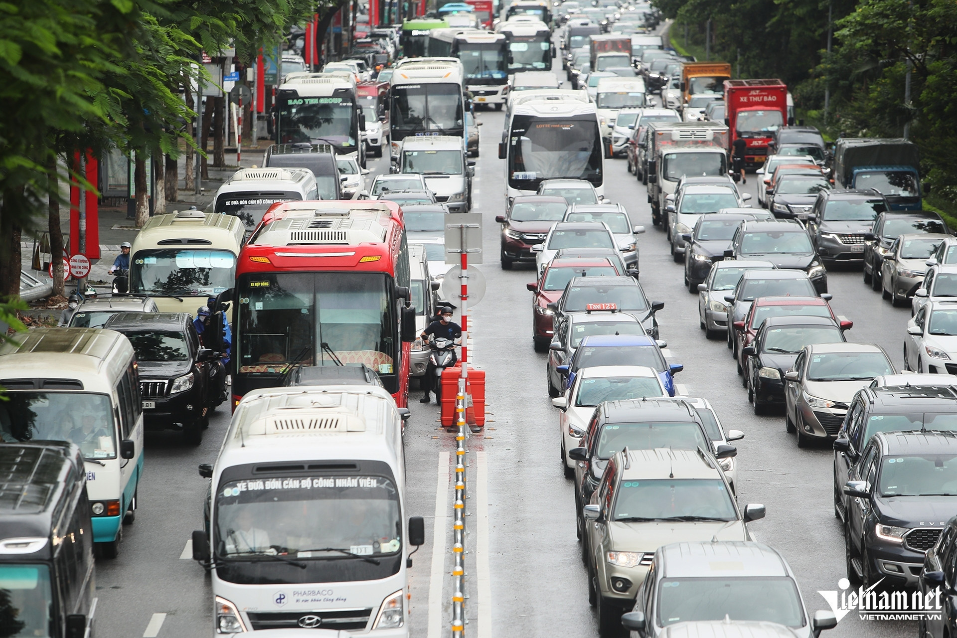 Auto-emission rules go beyond vehicle model-year standards