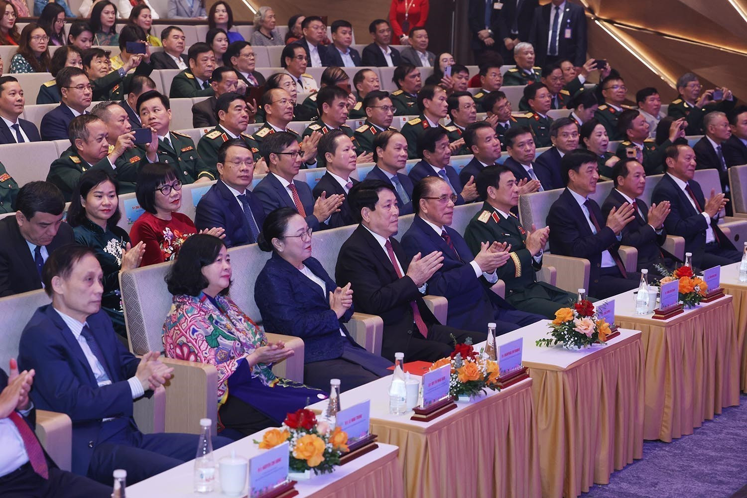 vnapotalchutichnuocdulekyniem50namquockhanhlao8435875 17642180567991424494336.jpg