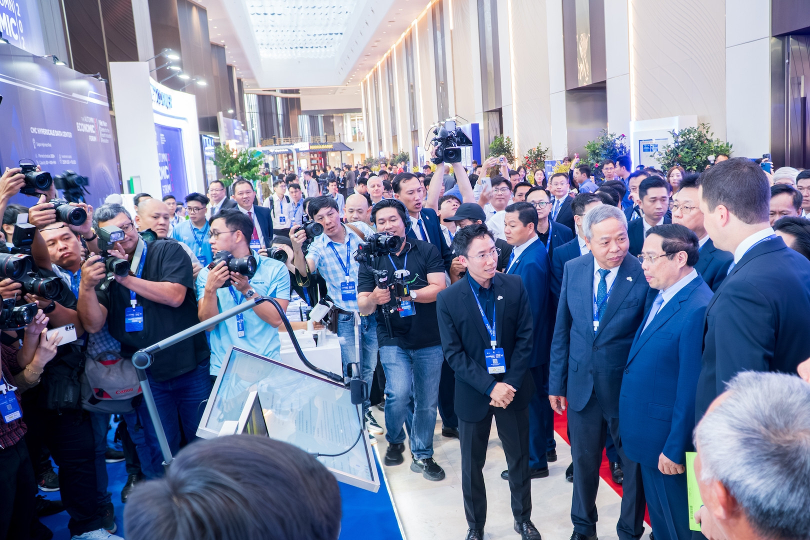 CMC showcases C-OpenAI and smart city vision at HEF 2025 Autumn Forum