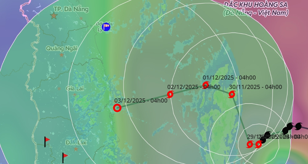 Storm Koto weakens but drifts closer to Gia Lai coastline