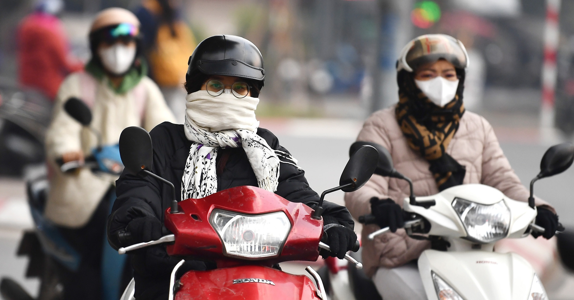 Unusual cold surge in Vietnam, storm threat remains in late 2025