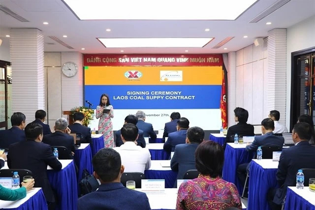 Vinacomin signs coal supply contract with Laos