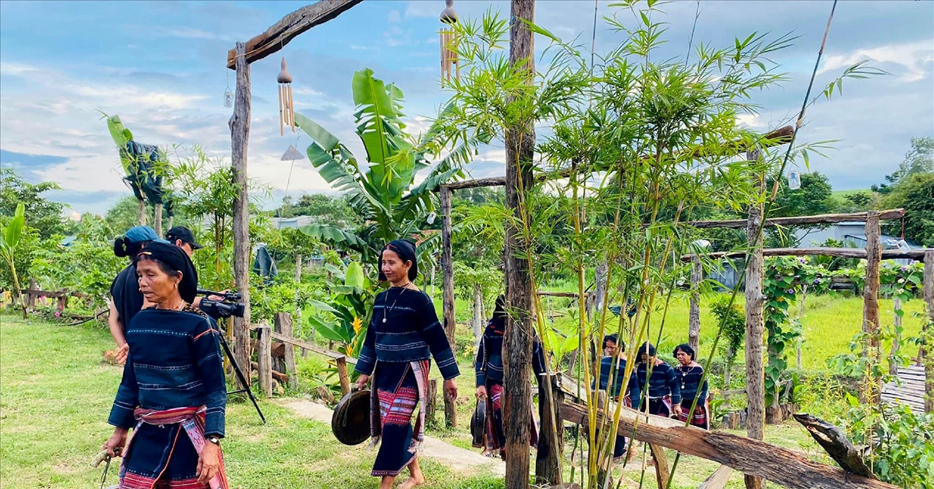 Ba Na women break tradition to preserve sacred gong heritage