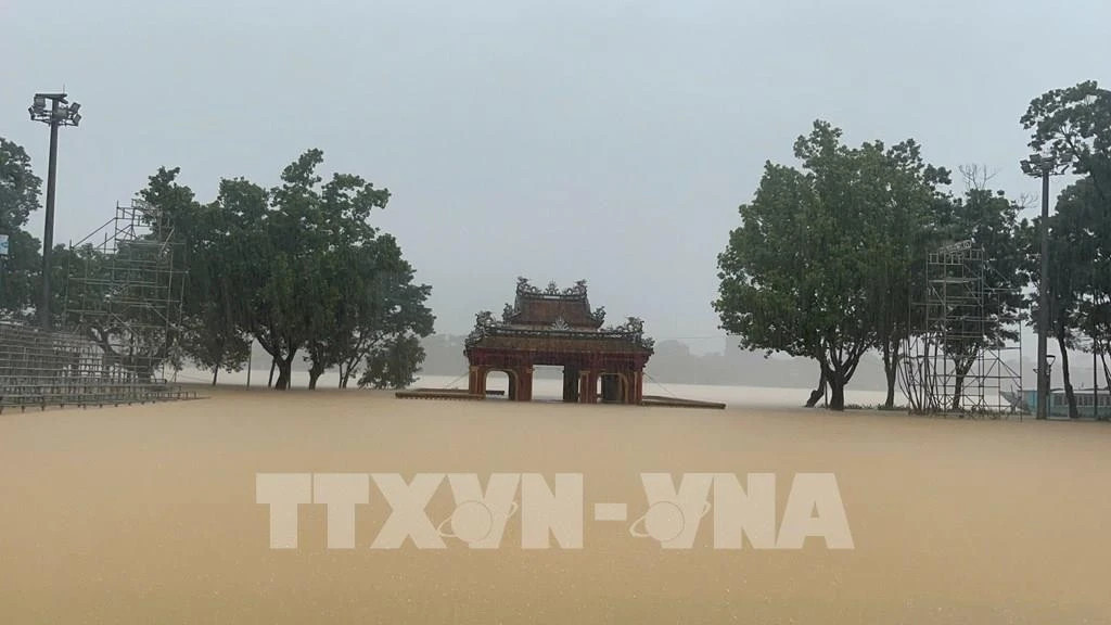 Hue Imperial Citadel tourism sites temporarily close due to flooding