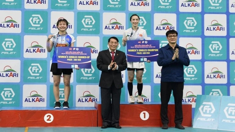 Vietnam clinches two gold medals at int’l badminton series