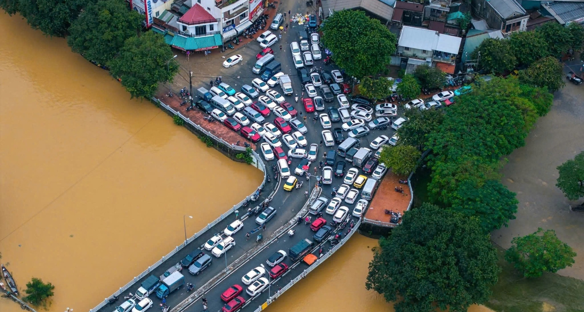 Experts explain why Hue suffers recurring floods in just seven days