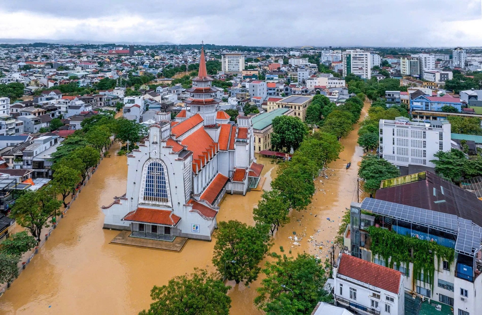 flood in hue1.jpg