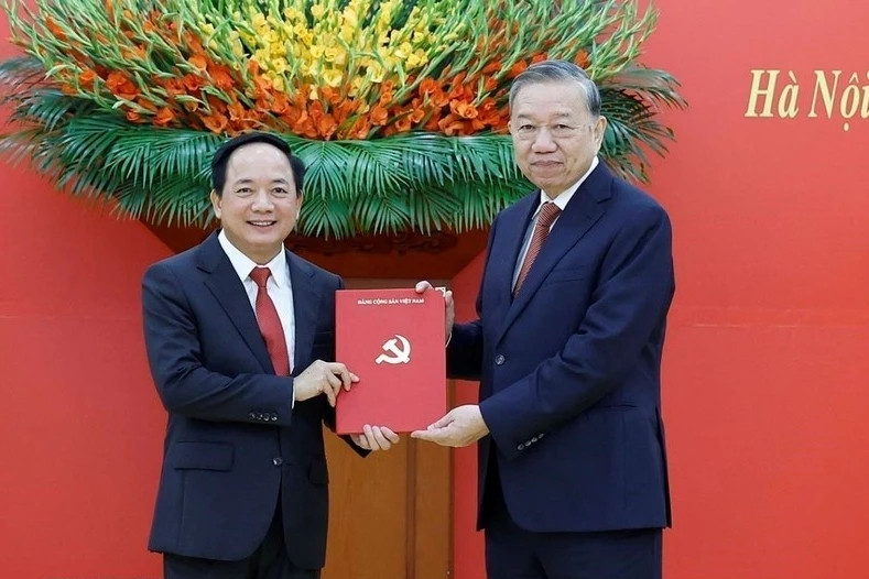 Party General Secretary presents Politburo decisions on personnel work