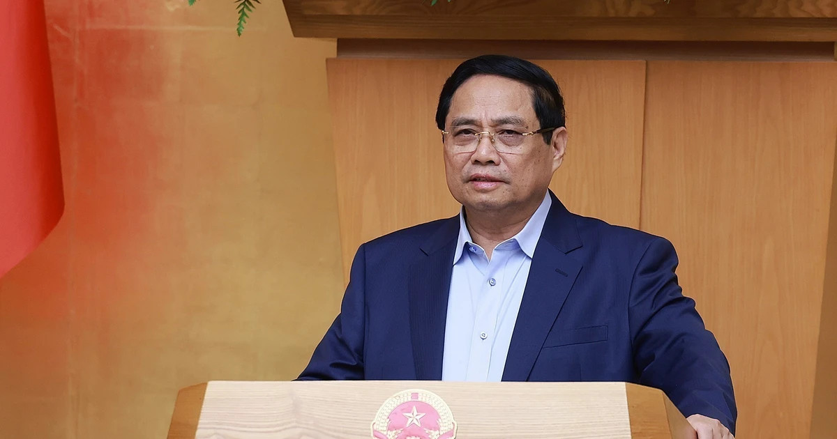 PM urges fast-track establishment of int'l financial centre to boost growth