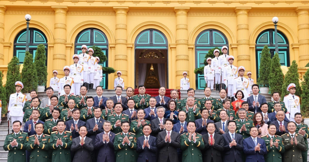 State President presents appointment, promotion decisions to military officers