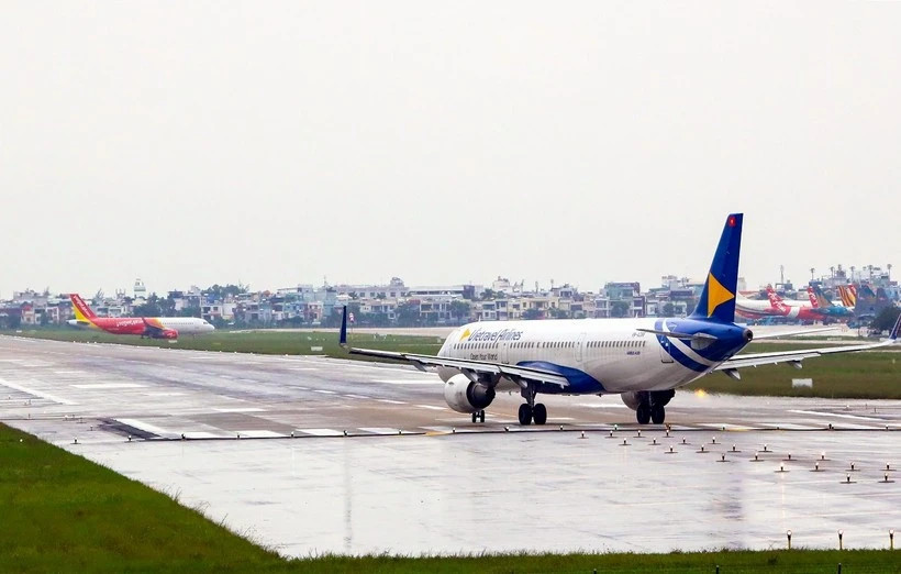 Aviation authority issues storm alert, airlines adjust schedules