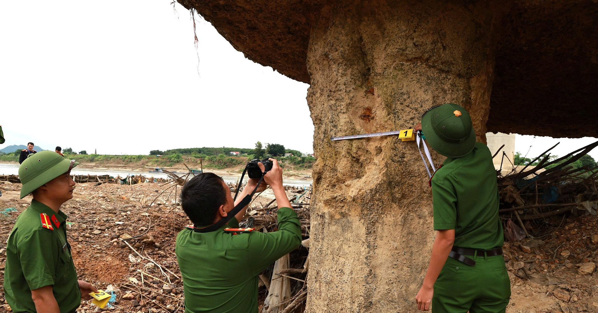 Phu Tho bridge under investigation after steel core exposed